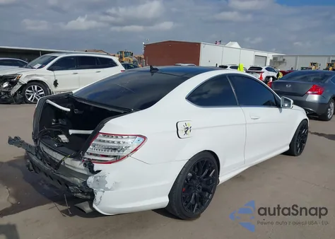 2014 Mercedes-Benz C 350 Sport 4Matic z USA, uszkodzony, nr VIN WDDGJ8JB2EG283970